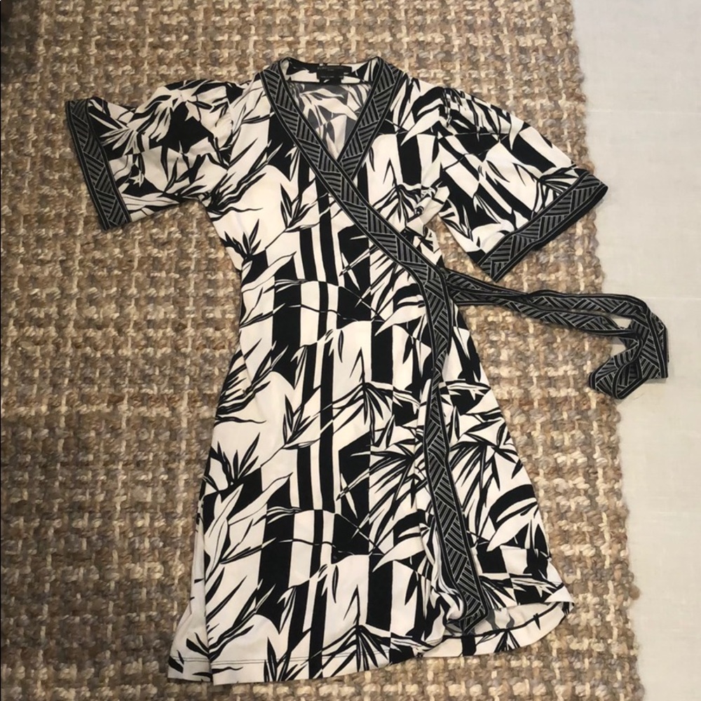 BCBG Maxazria XSMALL Kimono Dress